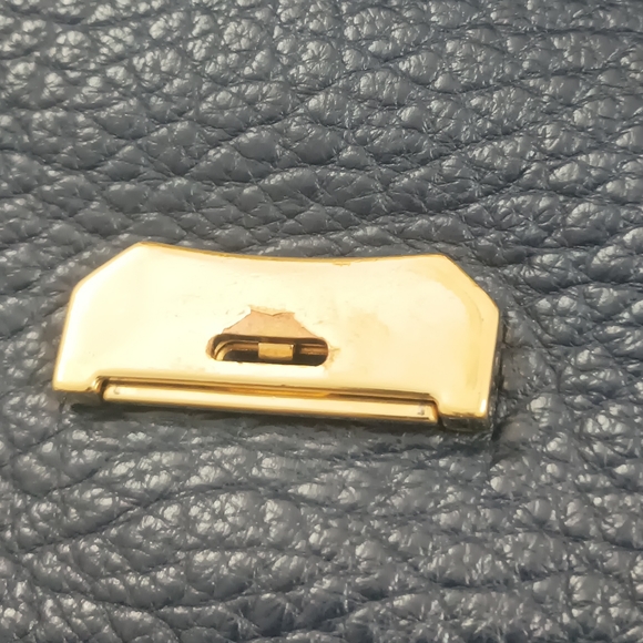 Authenticated Burberry Signature Grain Large Mildenhall Shoulder Bag in Blue - Picture 16 of 16